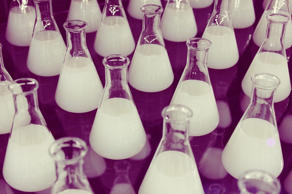 flasks, erlenmeyer, chemistry-606611.jpg