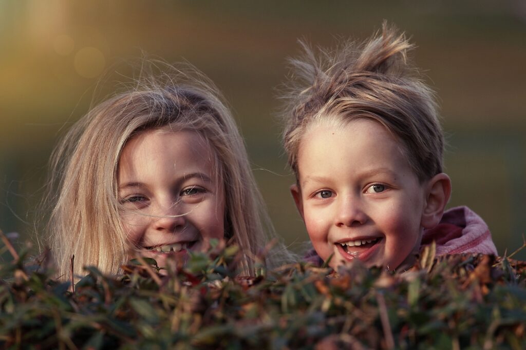 children, siblings, happy-1879907.jpg